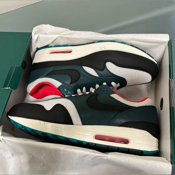 Nike Air Max Lebron James Liverpool FB8914-100 White Black